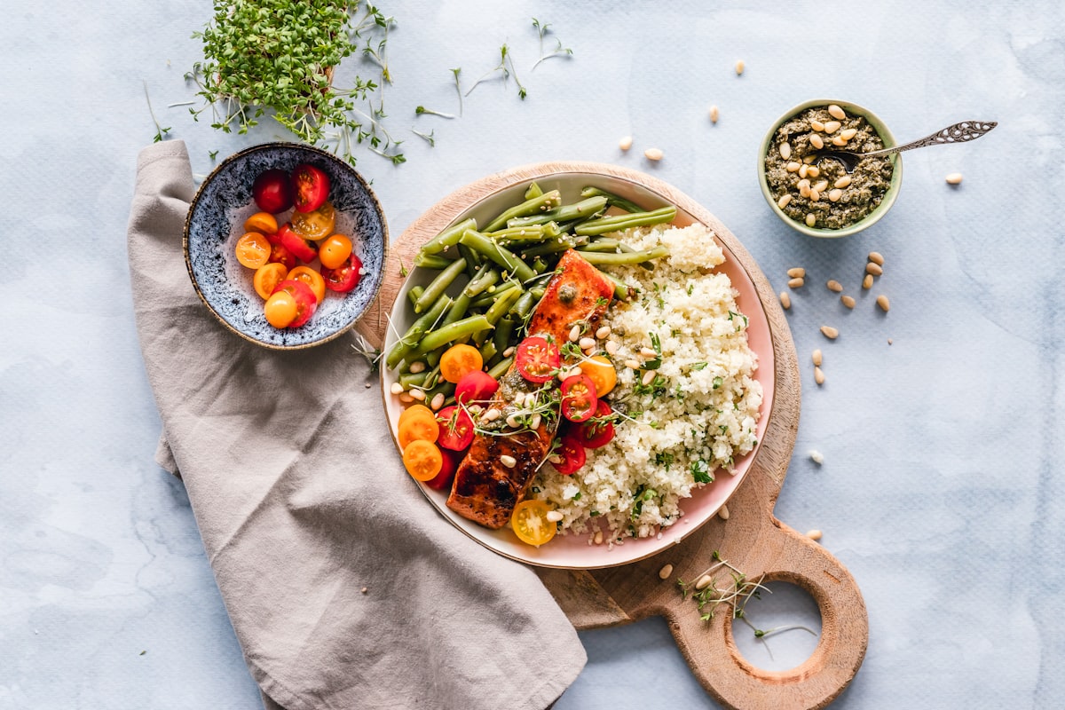Dietitian reviewing personalized meal plan with client